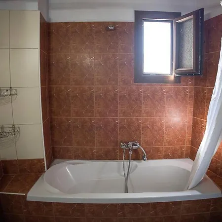 Foula House In Magnisia